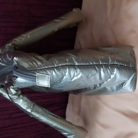 Lise Watier Silver Logo Padded Tote Bag - Picture 10 of 11